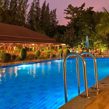Koh Ngai Paradise Beach Exterior photo