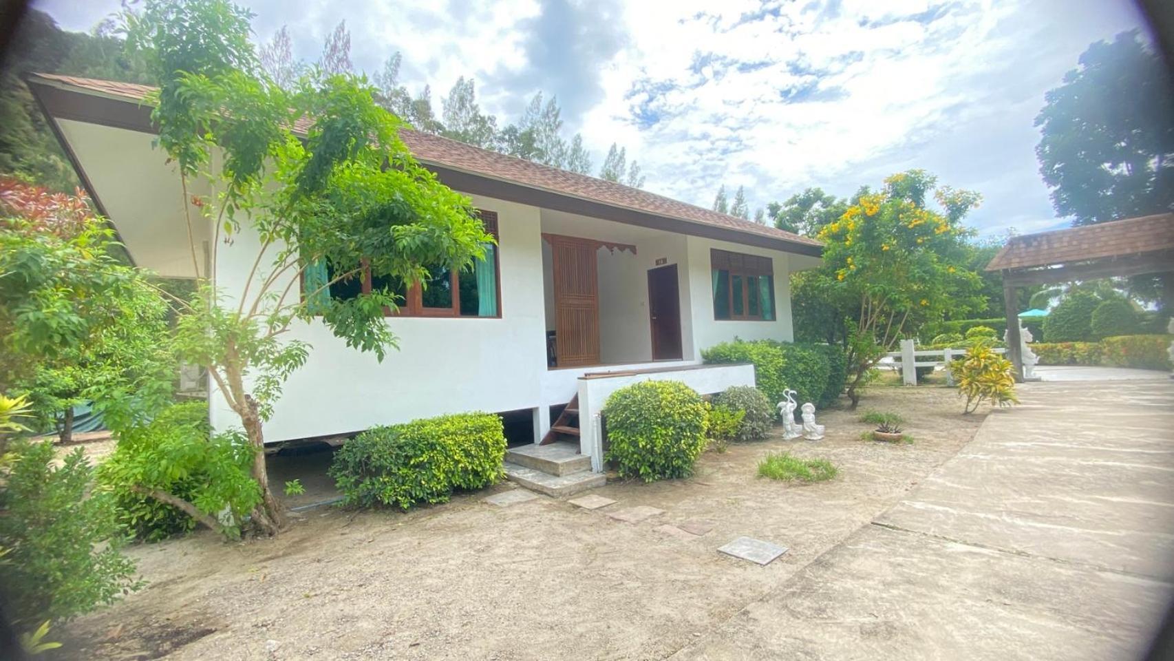 Koh Ngai Paradise Beach Exterior photo